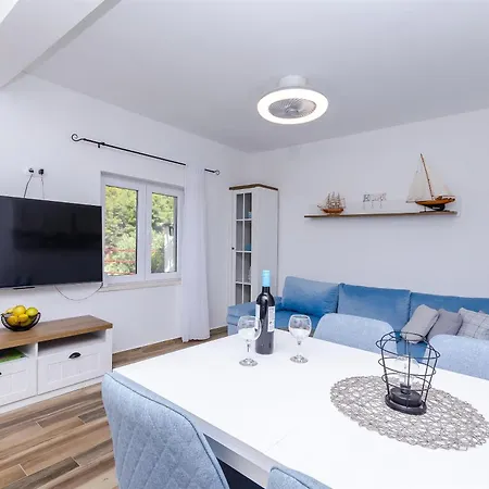 House Herta Holiday home Gdinj